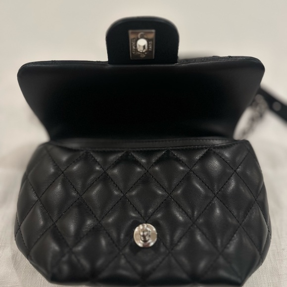 Chanel Belt bag - Picture 2 of 4